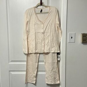 Maidenform Cream Pajama Set